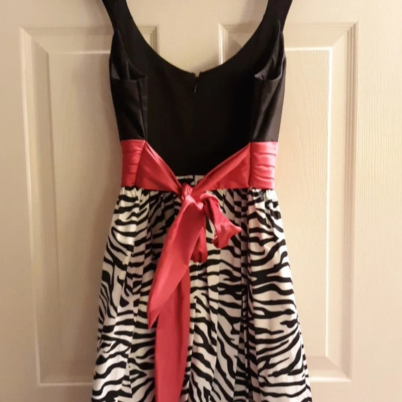 City Triangles Party Dress - Picture 8 of 8